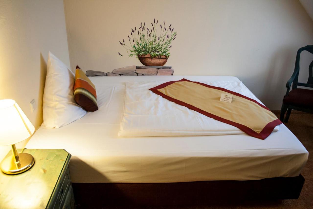 Hotel Speeter Weisenheim am Berg Phòng bức ảnh